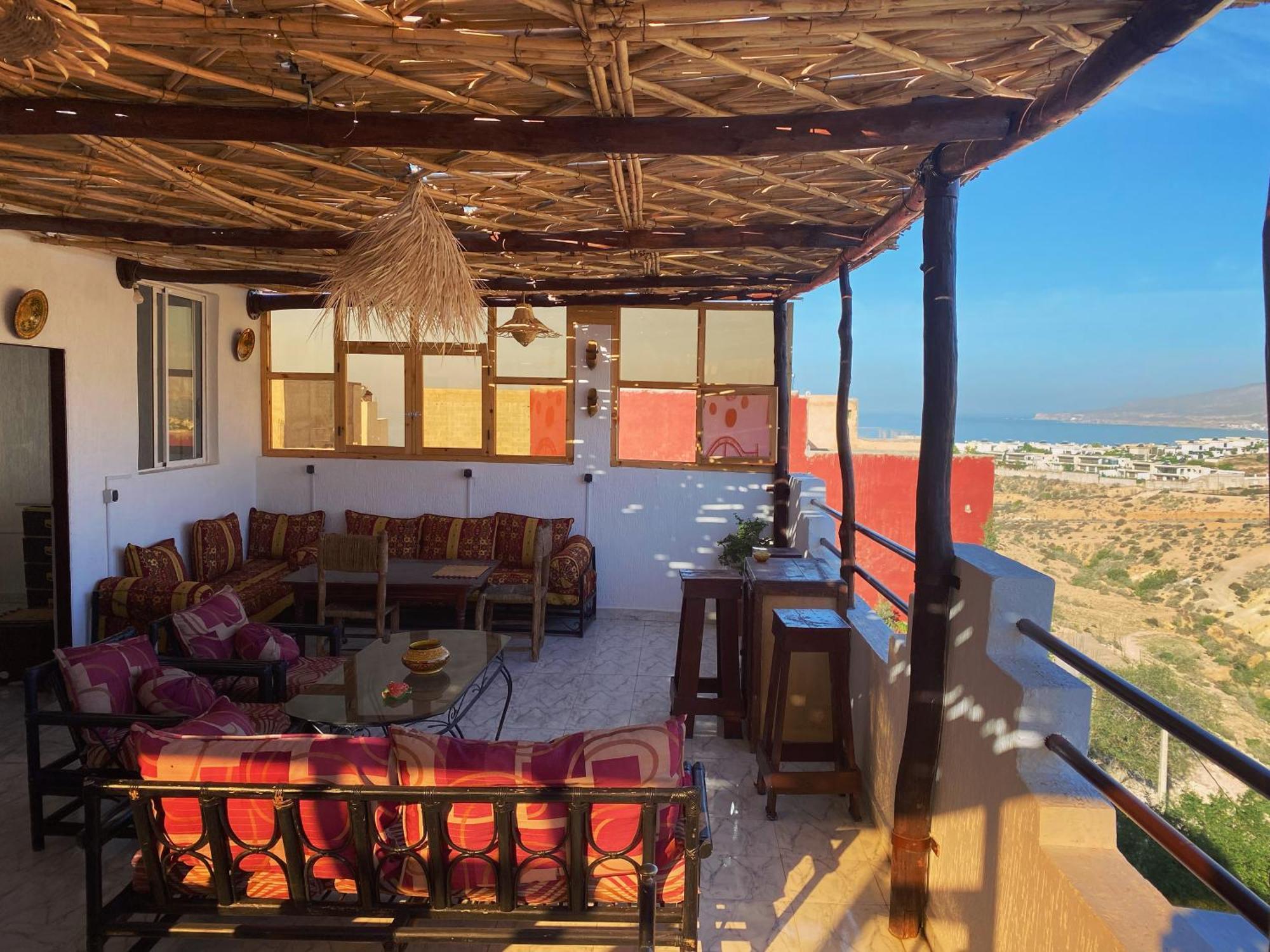 Отель Red Carpet Surf Camp Sea, Mountain & Garden Escape Tamraght Экстерьер фото