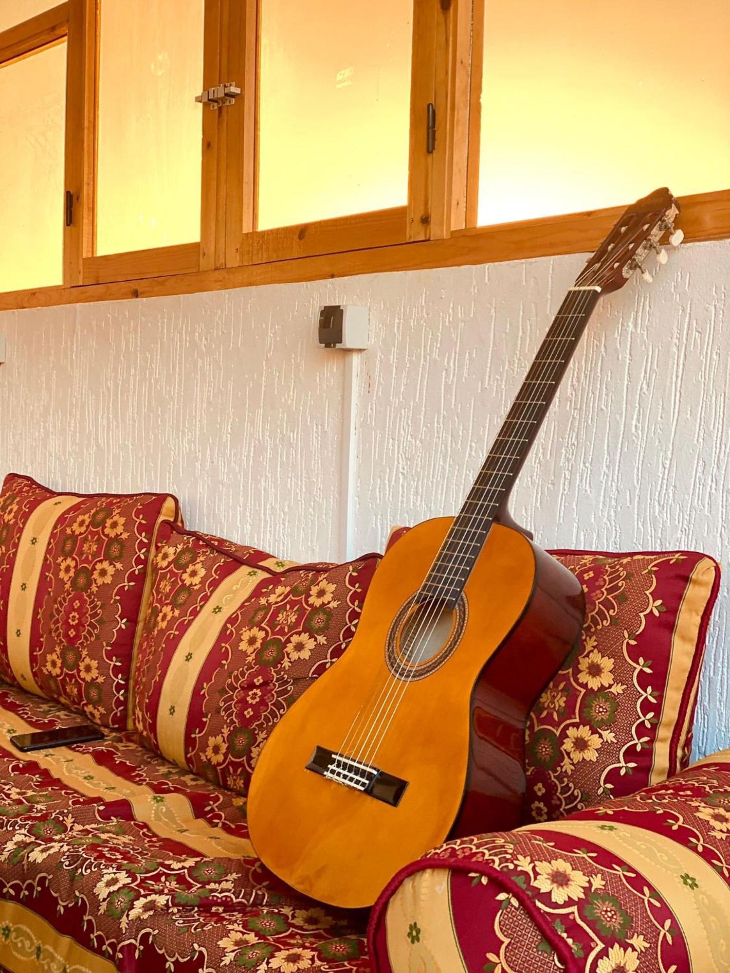 Отель Red Carpet Surf Camp Sea, Mountain & Garden Escape Tamraght Экстерьер фото