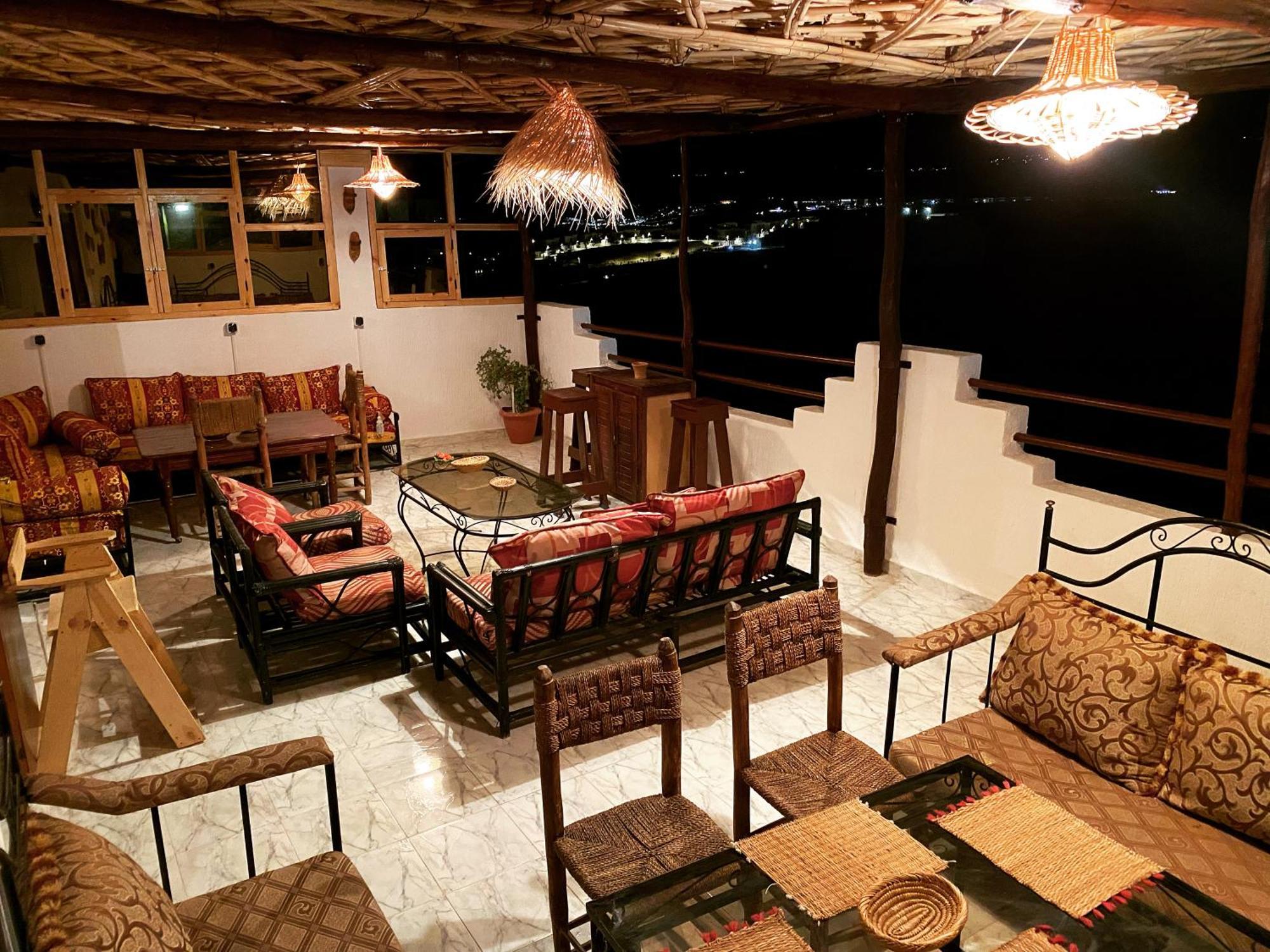Отель Red Carpet Surf Camp Sea, Mountain & Garden Escape Tamraght Экстерьер фото